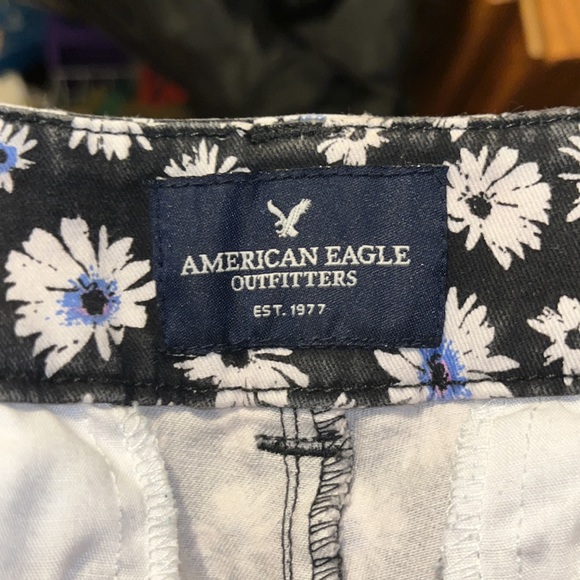 Lot of 2 NWOT American Eagle midi stretch shorts - Picture 3 of 6